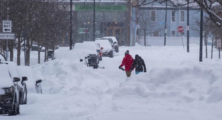 Más de 1.5 millones de dominicanos afectados por tormenta de nieve EUA; declaran emergencia en NY y NJ