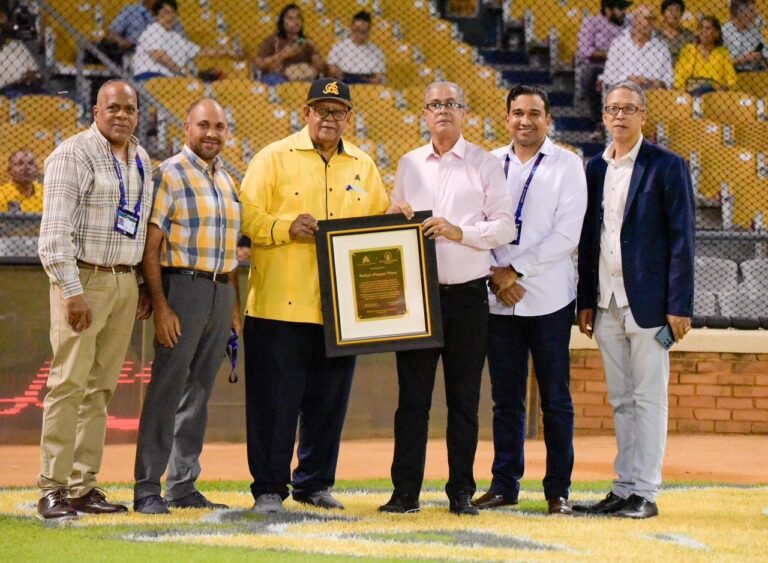 aguilas cibaeñas reconocen