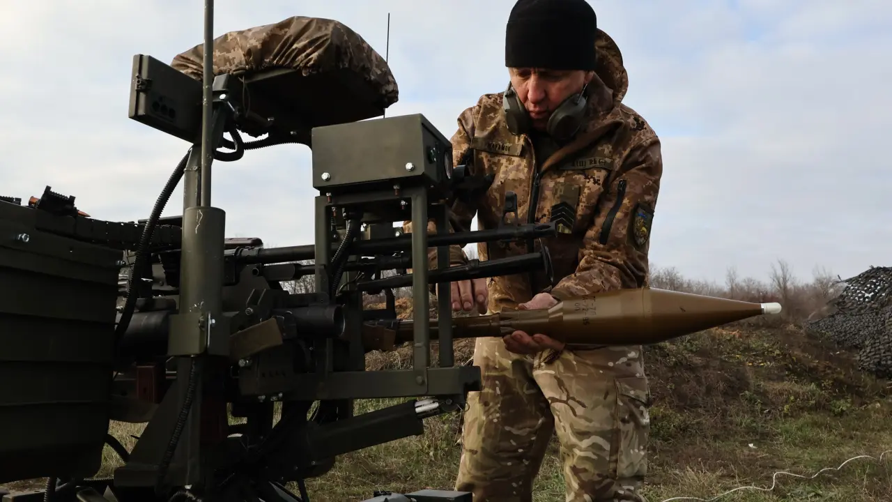 atacando con cientos de drones