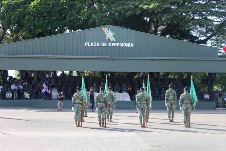ejercito celebra graduación