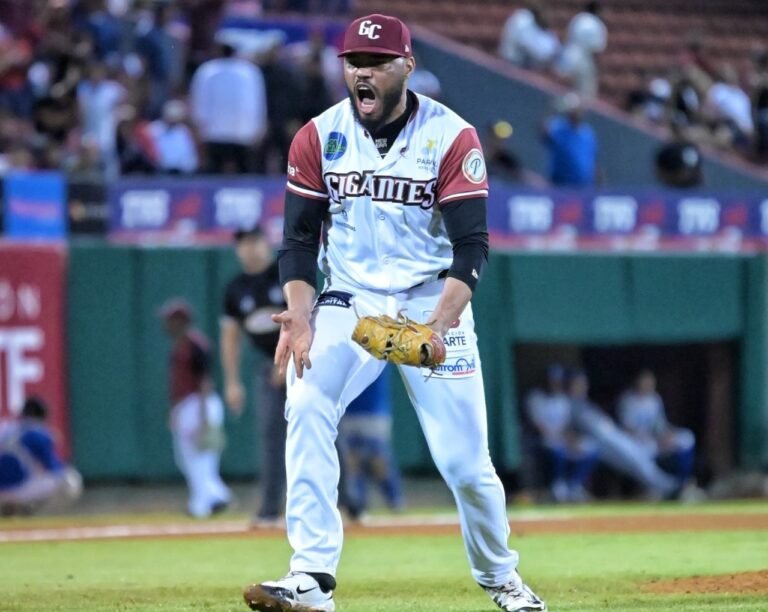 gigantes vencen al licey.jpg