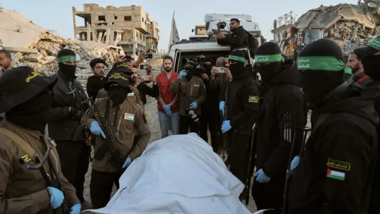 hamas entrega otro cuerpo a israel
