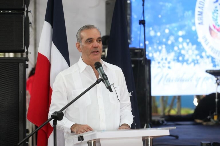 presidente almuerza con militares