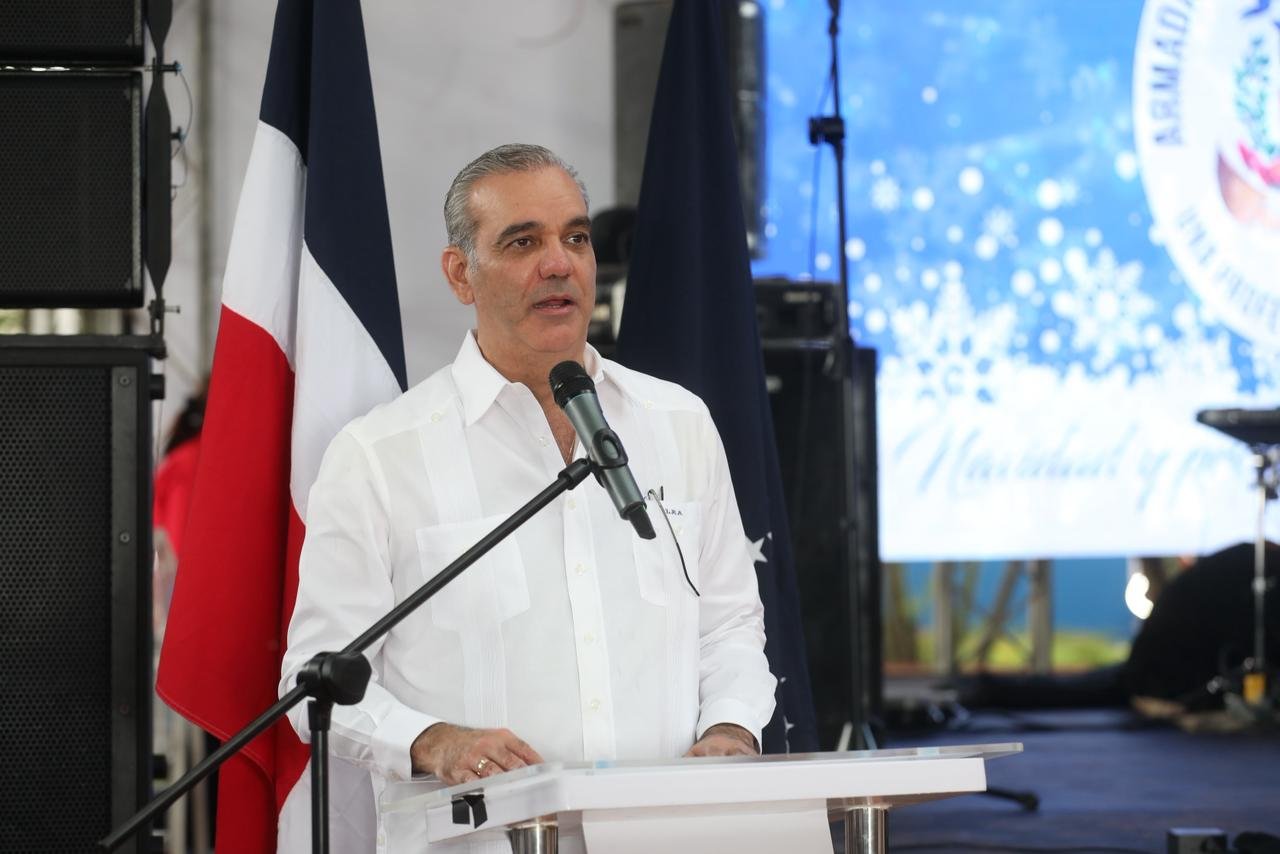 presidente almuerza con militares