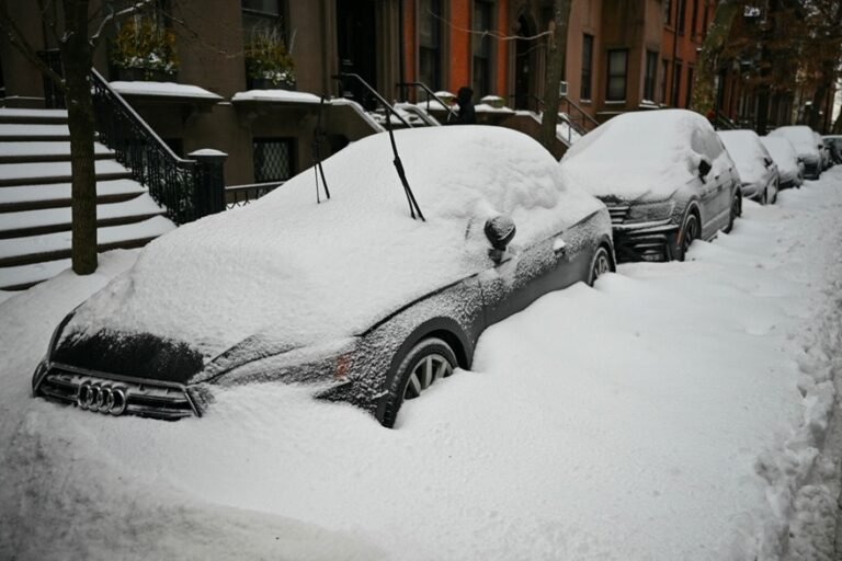 Calles NYC continúan resbaladizas y peligrosas por congelamiento