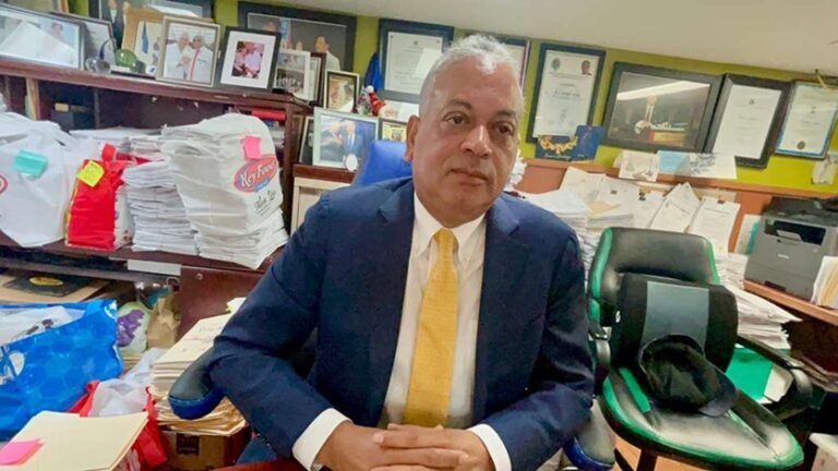 Empresario dominicano en Alto Manhattan mantiene programa de empleo comunitario