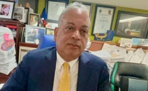 Empresario dominicano en Alto Manhattan mantiene programa de empleo comunitario
