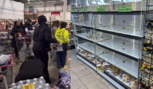 Supermercados en Alto Manahattan quedaron casi vacios por masivas compras de dominicanos ante tormenta invernal