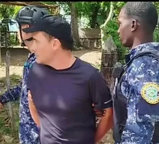 detienen al padre gullon