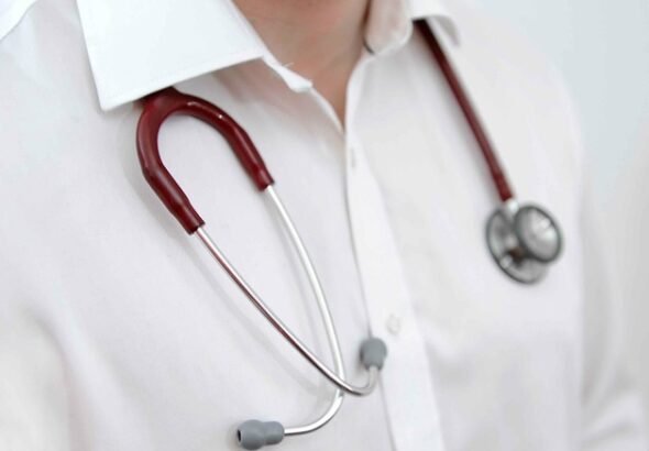 Casi 2 millones de personas que dependen de la cobertura médica pública de NY enfrentan futuro incierto