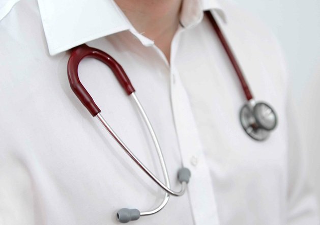 Casi 2 millones de personas que dependen de la cobertura médica pública de NY enfrentan futuro incierto