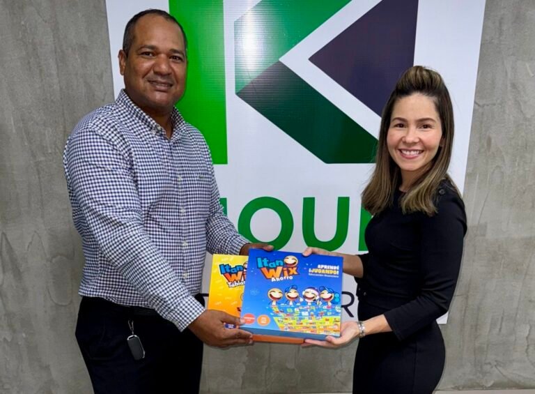 Momento de la entrega del juego Itanwix.