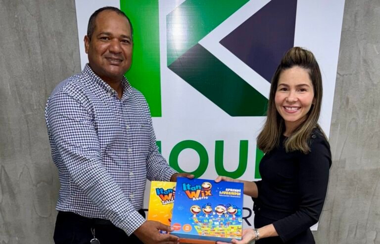 Momento de la entrega del juego Itanwix.