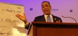 Congresista entrega US$820 mil a Universidad en El Bronx con 12,894 estudiantes