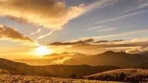 clima soleado con nubosidades