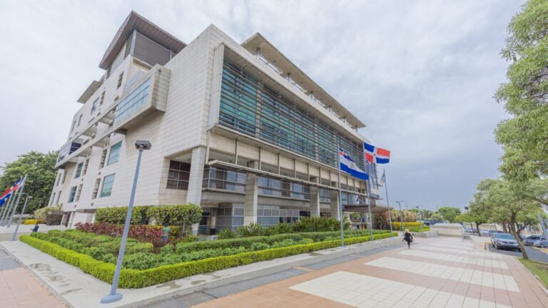 fiscalia dn con bandera