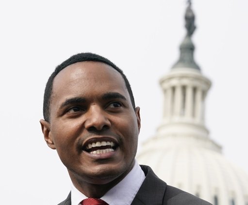 Congresista Torres D-15 contra intensiones Trump eliminar ciudadanía por nacimiento en EUA