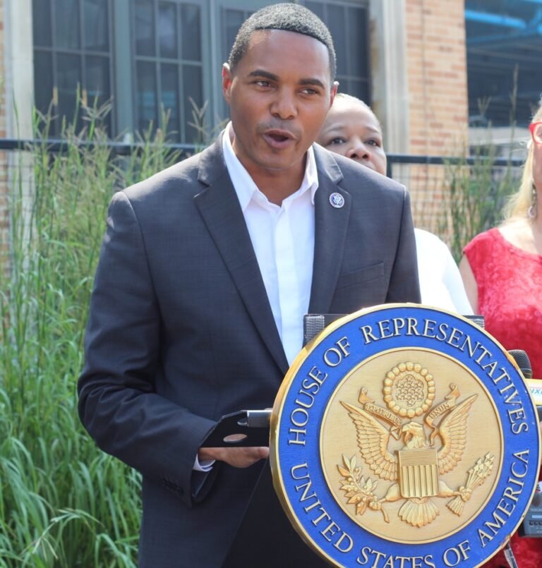 Congresista Torres insta a CPC crear plan proteger inquilinos edificios de Ved Parkash bajo ejecución hipotecaria