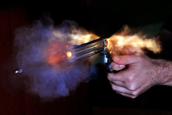 Hombre de 76 años mata a tiros a joven de 21 en edificio por música alta-1