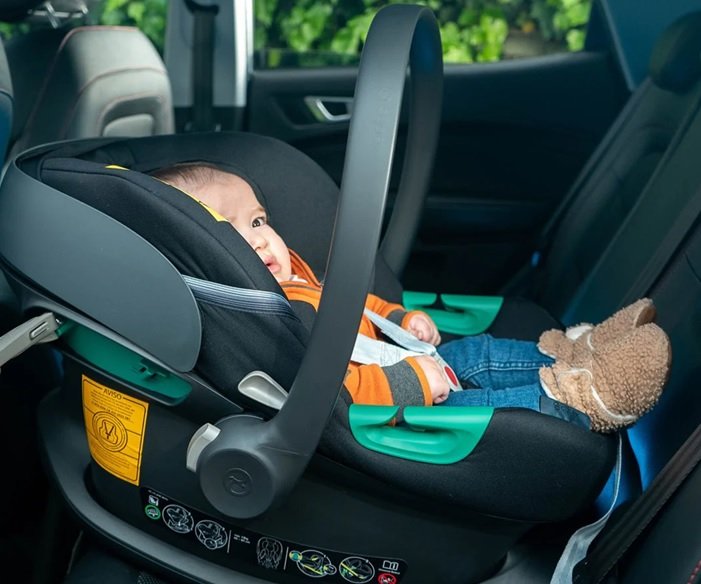 Miles de sillas de auto para bebés vendidas por Walmart la retiran del mercado en EUA por defectos