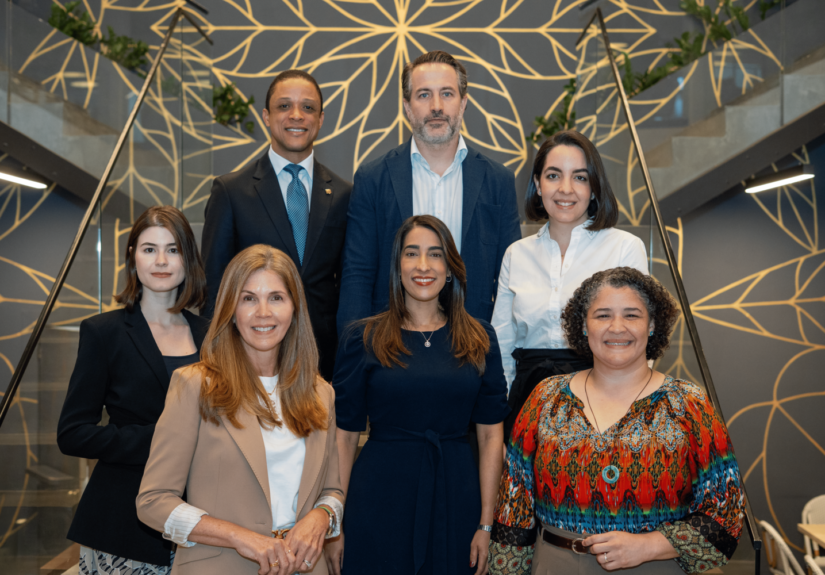 1. FOTO PRINCIPAL_ Vera Nova, Stella Leon, Gloria Zacarias, Alicia Puello, Jonathan Abreu, Pedro Casado e Ivanna Read