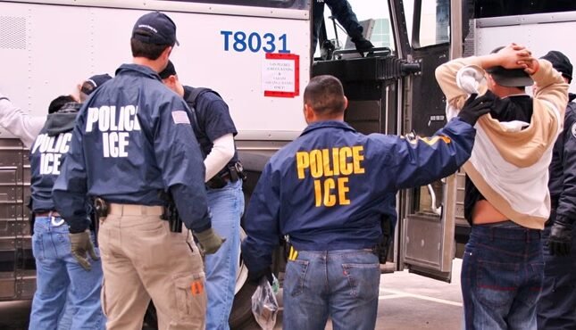 NY será inundada por agentes de inmigración si NYPD no coopera con ICE, dice el zar de la frontera