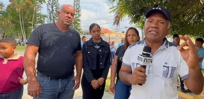 Villarivenses en NY condenan que a la escuela de Villa Riva no se le desembolsen fondos desde noviembre de 2025