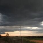 clima cielo grisaceo