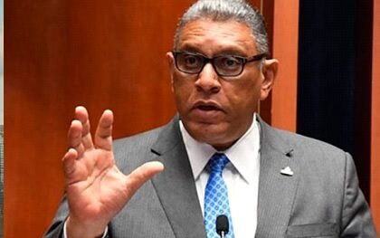 Dominicanos siguen esperando investigación Consulado-NY ante denuncia FP facturación paralela y cobros excesivos