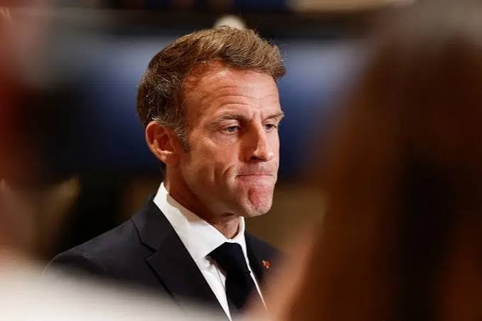 macron acusa